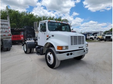 2001 INTERNATIONAL 4900 CAB & CHASSIS TRUCK