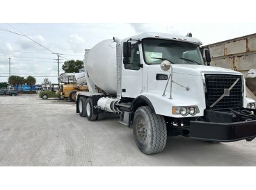 2005 VOLVO  CONCRETE MIXER TRUCK