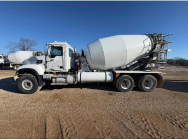 2006 MACK GRANITE CONCRETE MIXER TRUCK