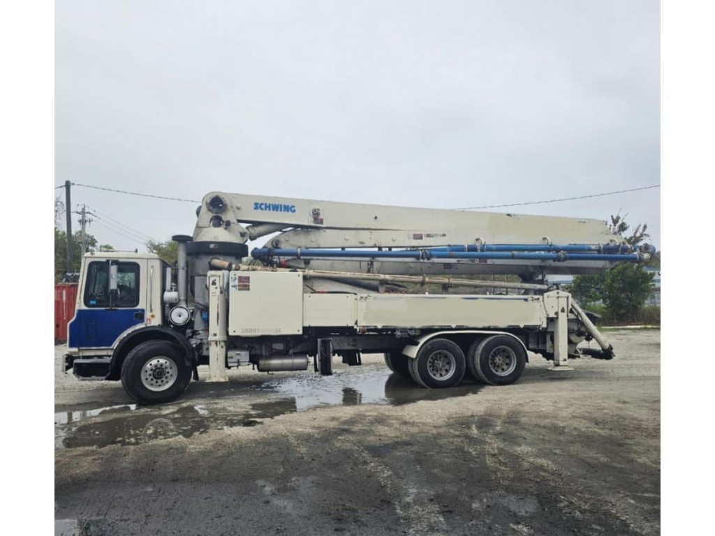 2006 MACK MR600 CONCRETE PUMP TRUCK 2006 MACK MR600 CONCRETE PUMP TRUCK