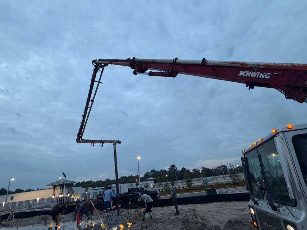 2007 SCHWING 32 CONCRETE PUMP TRUCK 2007 SCHWING 32 CONCRETE PUMP TRUCK