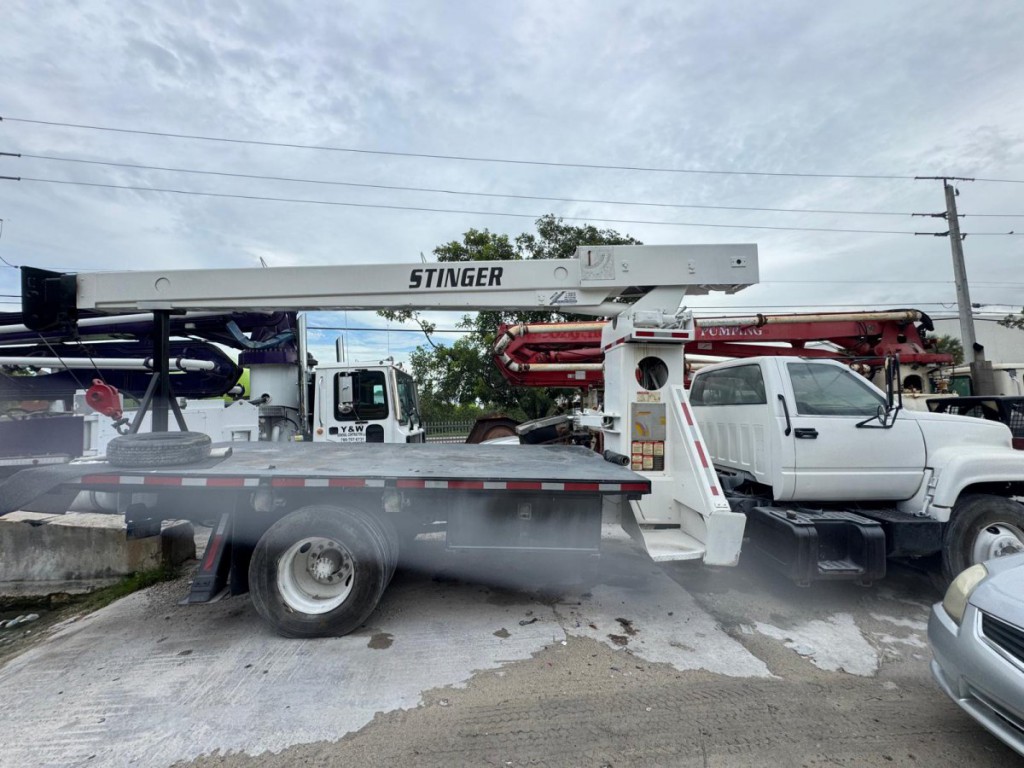 1996 GMC GMT530 CRANE TRUCK, STINGER 5 TONS 1996 GMC GMT530 CRANE TRUCK, STINGER 5 TONS