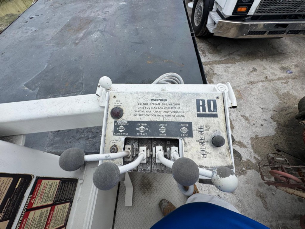 1996 GMC GMT530 CRANE TRUCK, STINGER 5 TONS 1996 GMC GMT530 CRANE TRUCK, STINGER 5 TONS