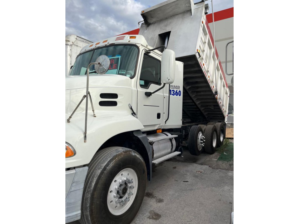 2009 MACK VISION DUMP TRUCK 2009 MACK VISION DUMP TRUCK