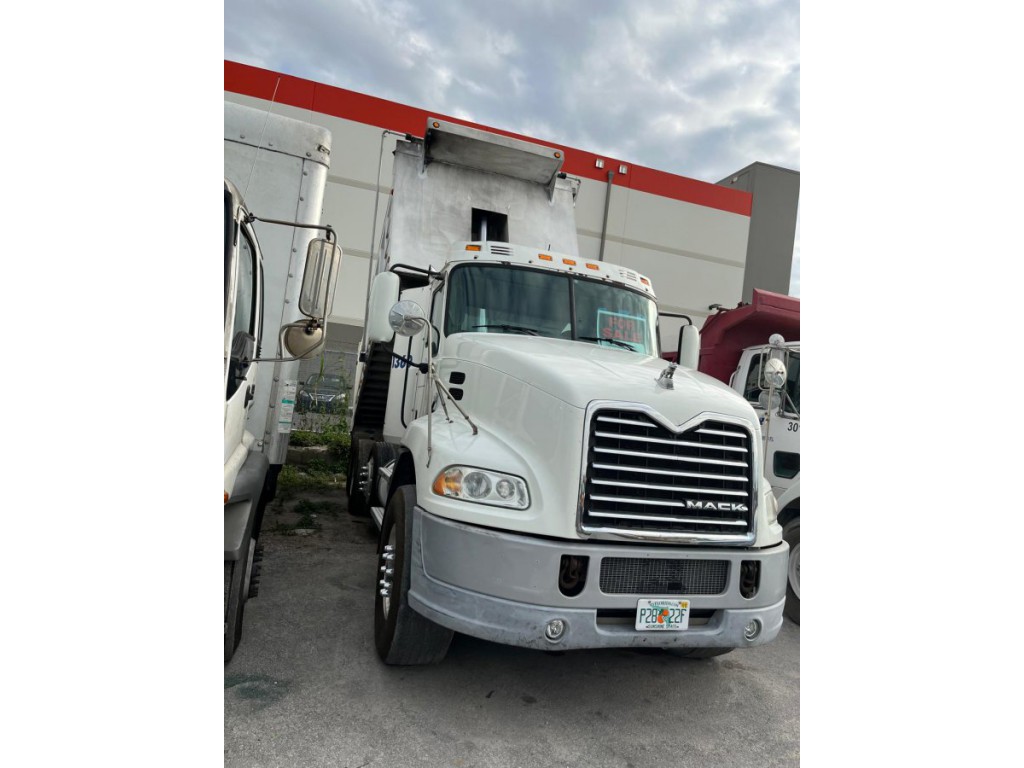 2009 MACK VISION DUMP TRUCK 2009 MACK VISION DUMP TRUCK