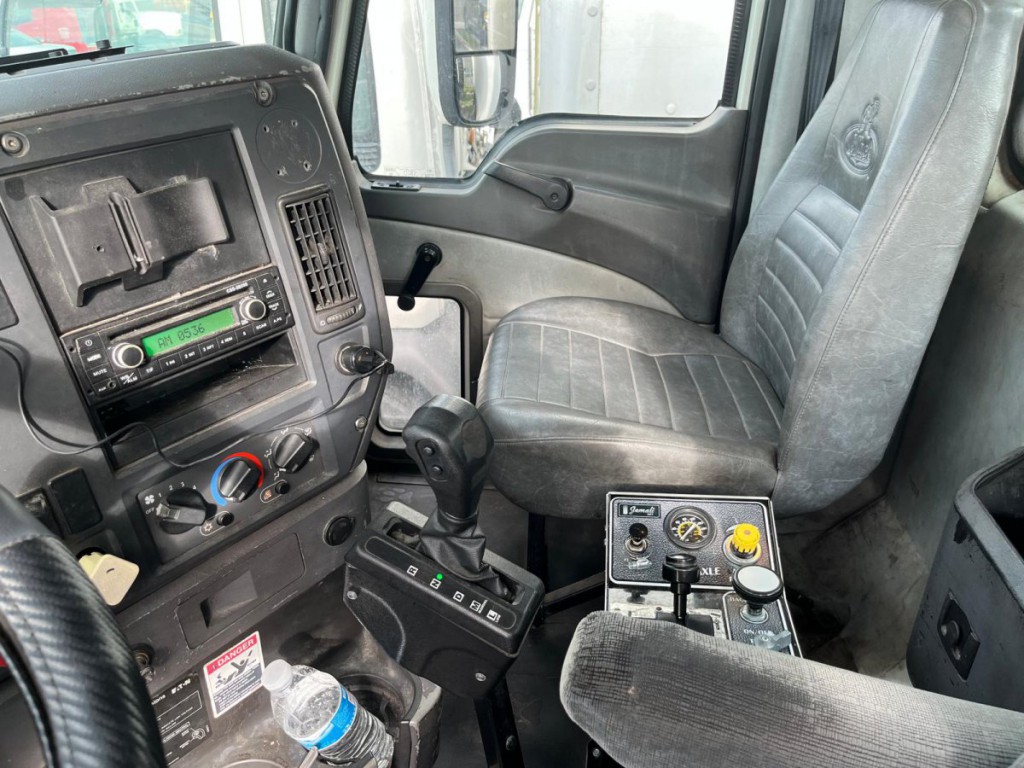 2009 MACK VISION DUMP TRUCK 2009 MACK VISION DUMP TRUCK