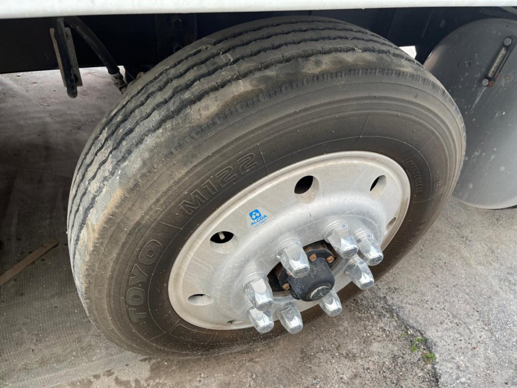 2009 MACK VISION DUMP TRUCK 2009 MACK VISION DUMP TRUCK