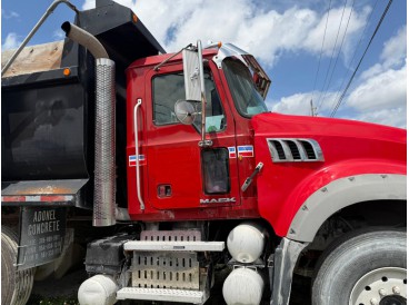 2012 MACK GRANITE DUMP TRUCK TRI-AXLE