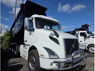 2020 VOLVO D13 DUMP TRUCK
