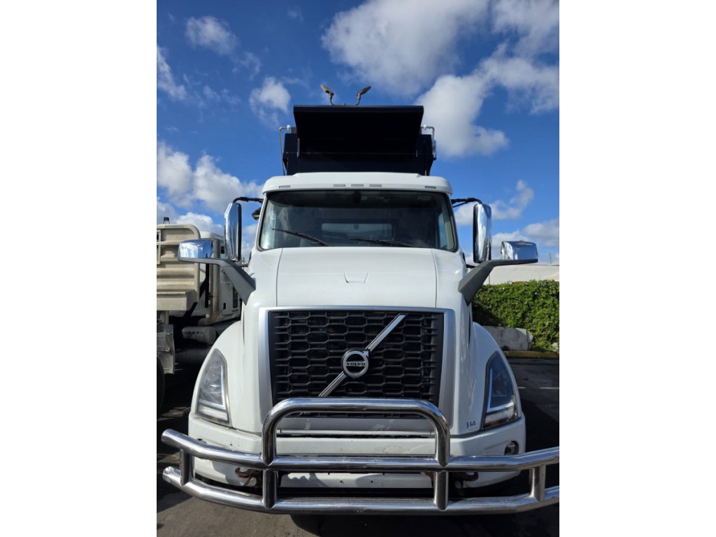 2020 VOLVO D13 DUMP TRUCK 2020 VOLVO D13 DUMP TRUCK