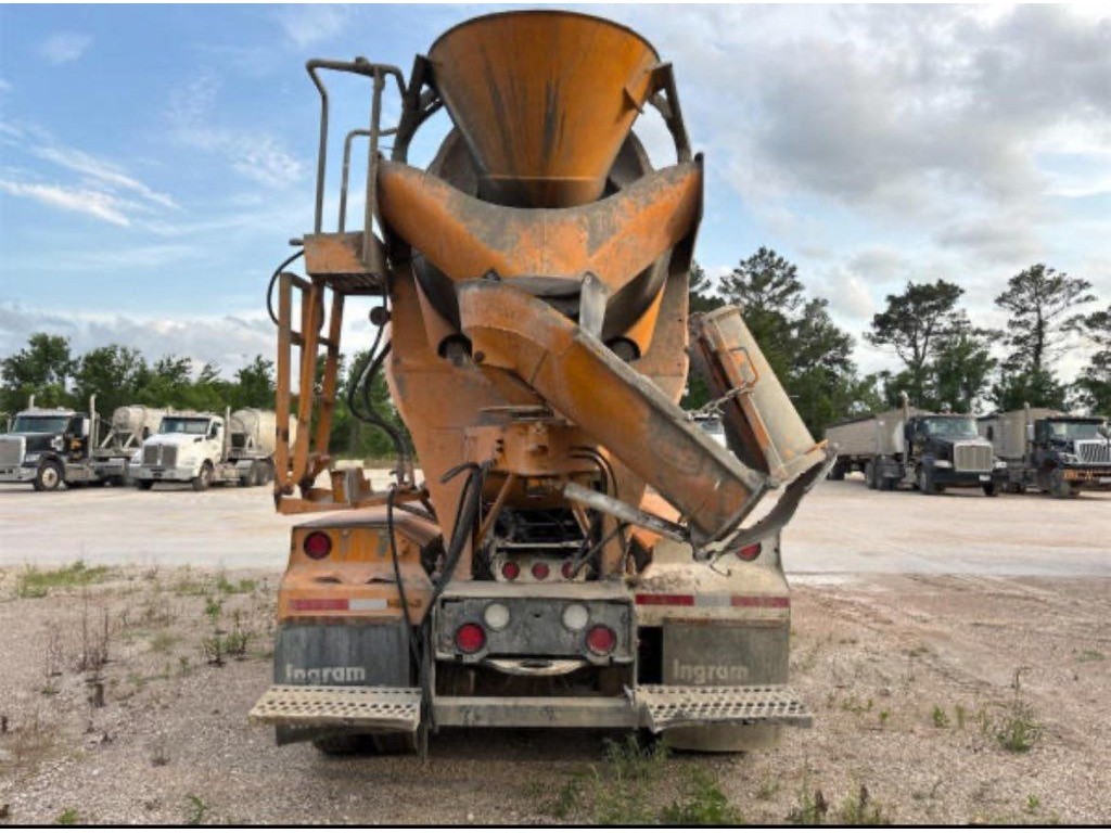 2014 KENWORTH T800 CONCRETE MIXER TRUCK 2014 KENWORTH T800 CONCRETE MIXER TRUCK