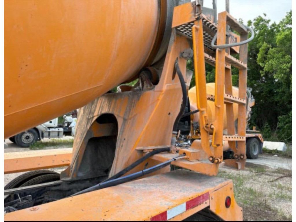 2014 KENWORTH T800 CONCRETE MIXER TRUCK 2014 KENWORTH T800 CONCRETE MIXER TRUCK