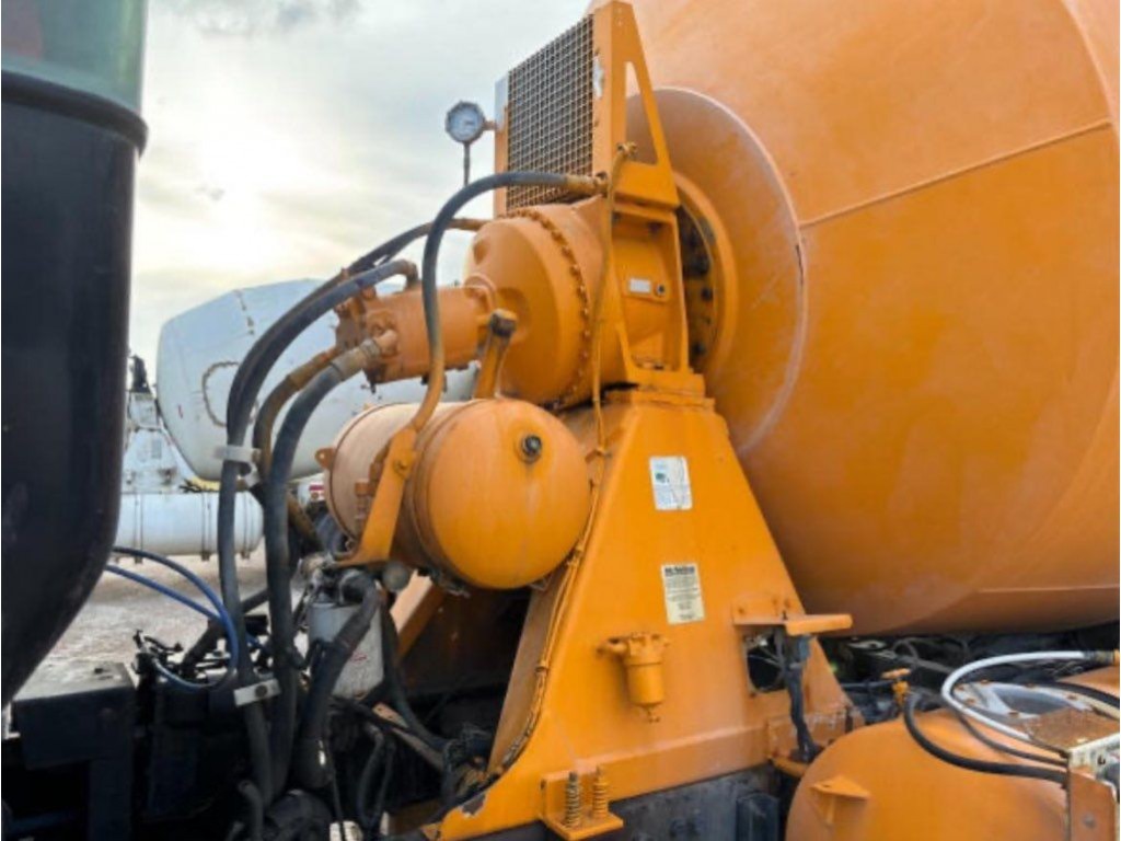 2014 KENWORTH T800 CONCRETE MIXER TRUCK 2014 KENWORTH T800 CONCRETE MIXER TRUCK