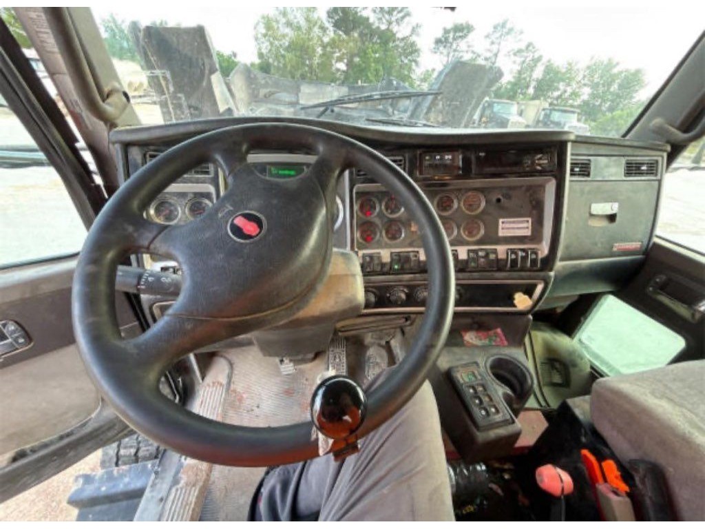 2014 KENWORTH T800 CONCRETE MIXER TRUCK 2014 KENWORTH T800 CONCRETE MIXER TRUCK