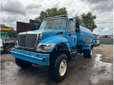 2004 INTERNATIONAL WORKSTAR 7300 TRUCK