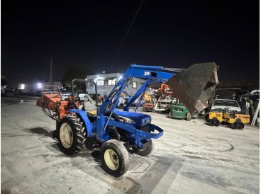 NEW HOLLAND TC30 COMPACT TRACTOR WITH WOOD CHIPPER WM8H